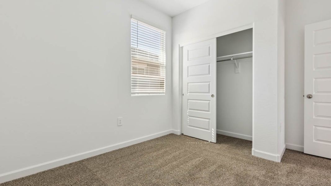 Spacious, unfurnished interior of a new home in Sorrento, Maricopa (Image 26).