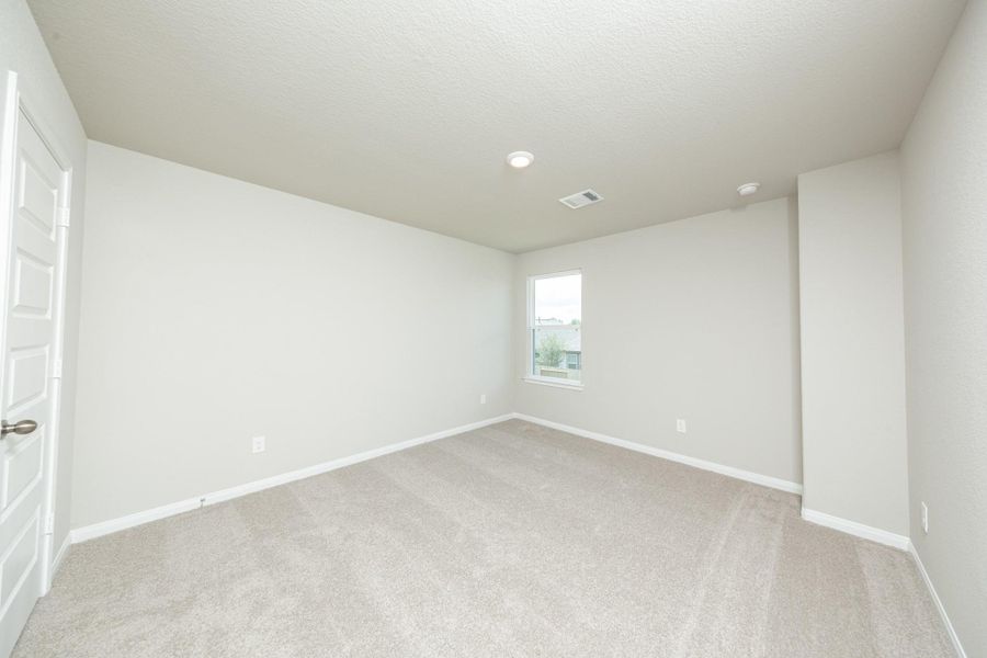 Spacious, unfurnished interior of a new home in Cliffstone Hills, Conroe (Image 8). Spacious, unfurnished interior of a new home in Cliffstone Hills, Conroe (Image 8).