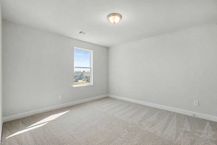 Spacious, unfurnished interior of a new home in Bayou Maison, Dickinson (Image 14).