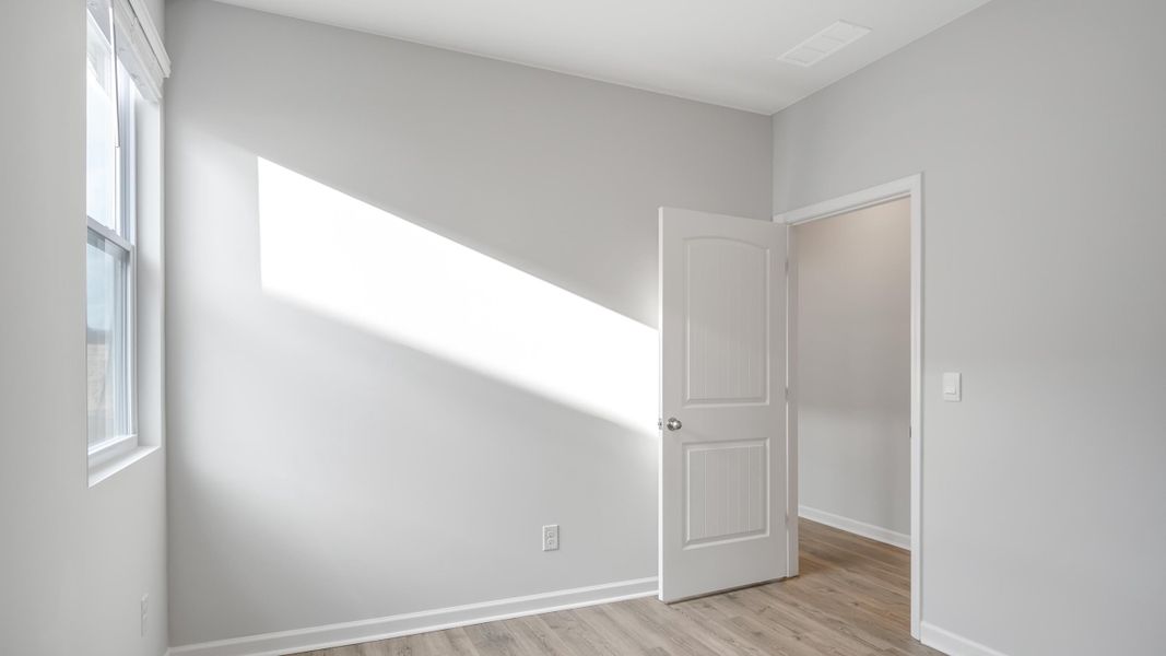 Spacious, unfurnished interior of a new home in River Landing, Murfreesboro (Image 25).