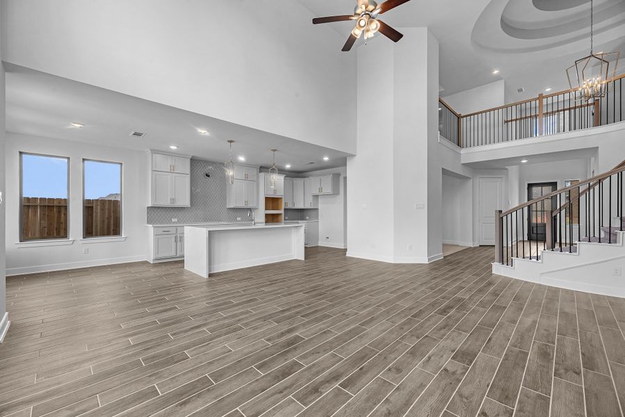 Spacious, unfurnished interior of a new home in Sienna, Missouri City (Image 16).