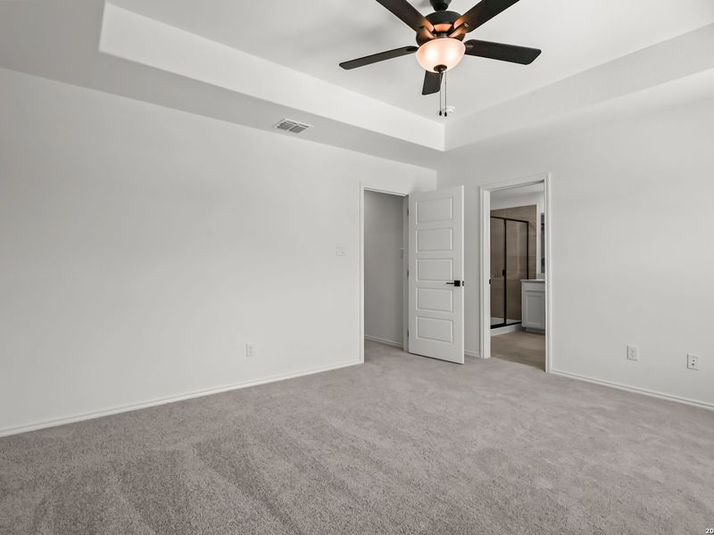 Spacious, unfurnished interior of a new home in Meadows at Oak Creek, San Antonio (Image 28).