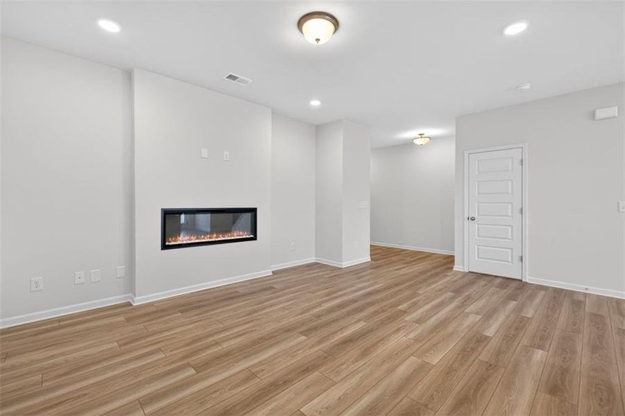 Spacious, unfurnished interior of a new home in Franklin Manor, Lawrenceville (Image 15).