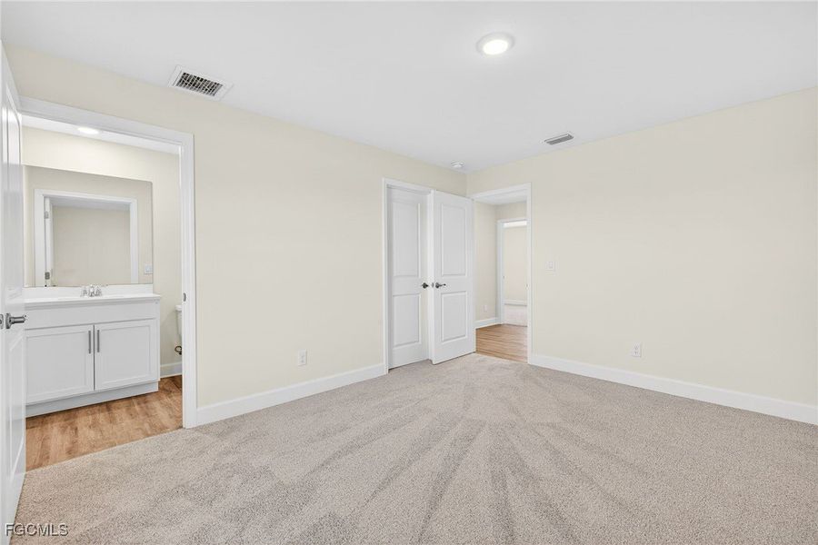 Spacious, unfurnished interior of a new home in Cape Coral, Cape Coral (Image 27).