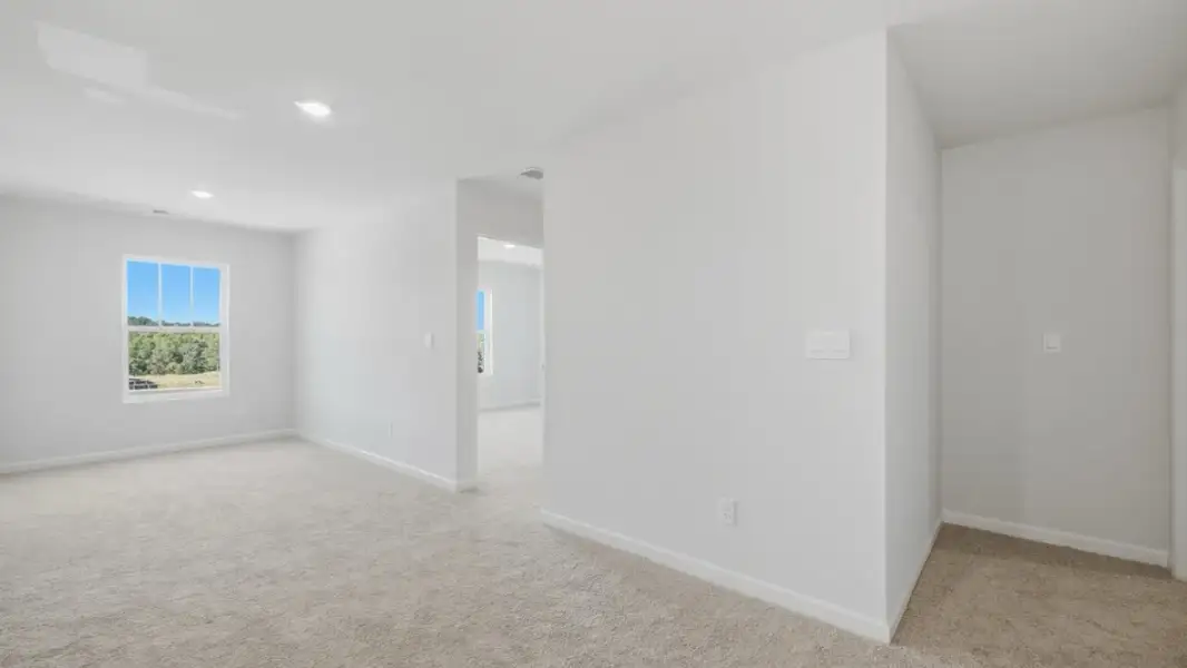 Representative unfurnished interior of a home built from the Green by D.R. Horton in Aurora Creek, Dallas (Image 20).