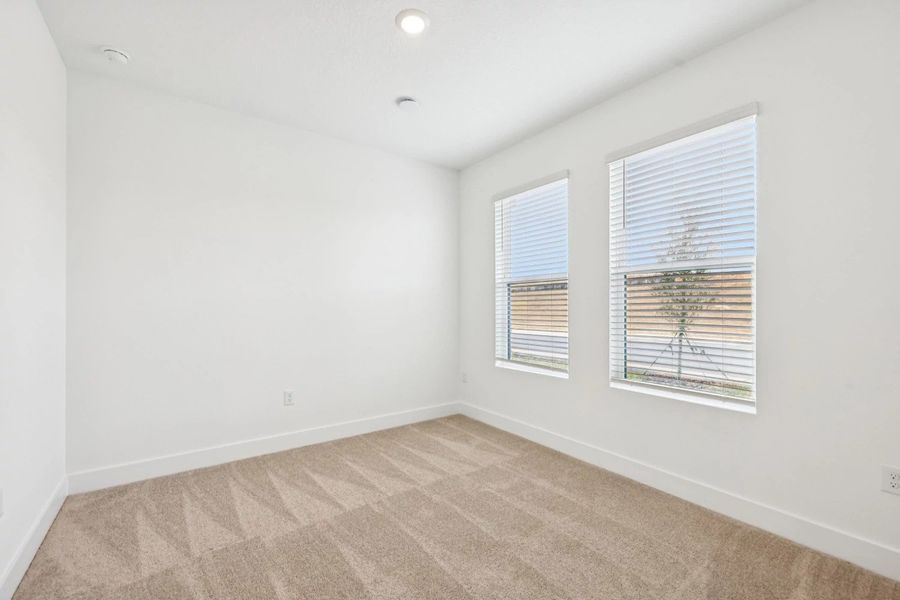 Spacious, unfurnished interior of a new home in Parkview at Hamlin, Winter Garden (Image 13).