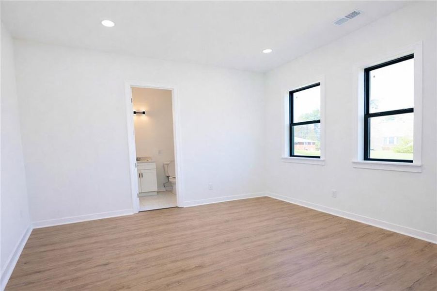 Spacious, unfurnished interior of a new home in , Mableton (Image 30).