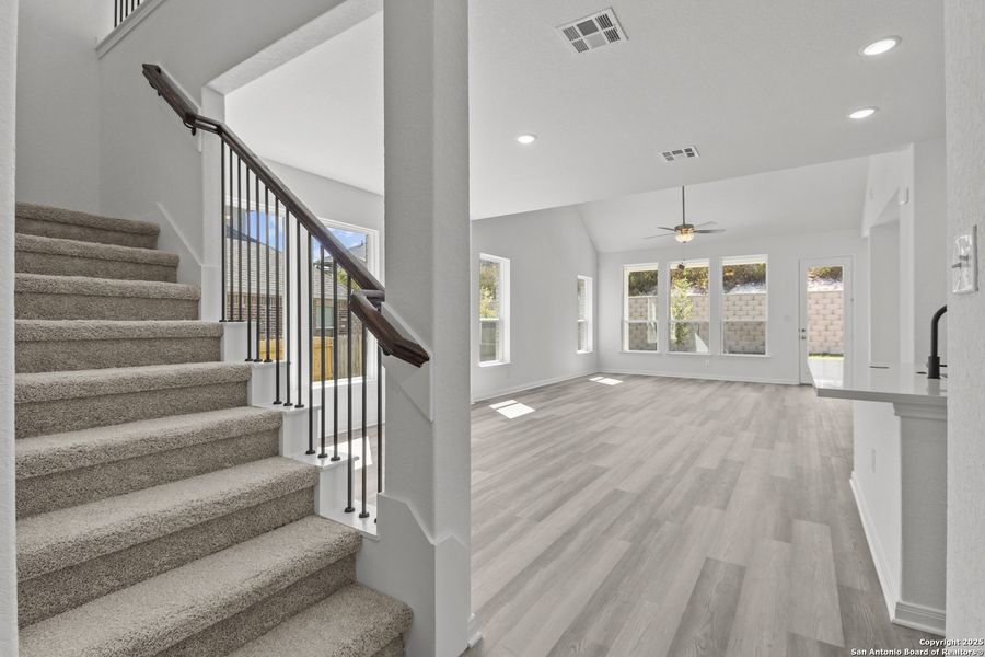 Spacious, unfurnished interior of a new home in Ladera 50', San Antonio (Image 29).