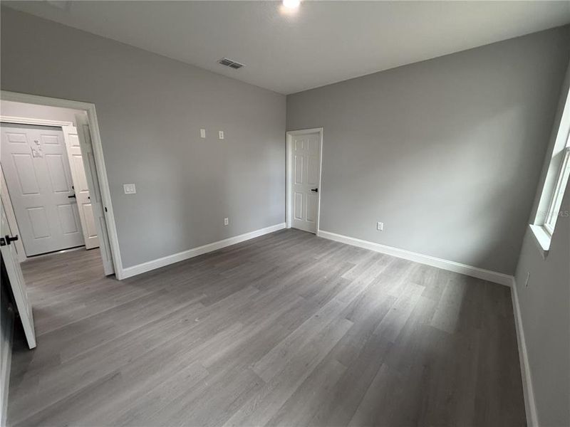Spacious, unfurnished interior of a new home in , Deland (Image 14).