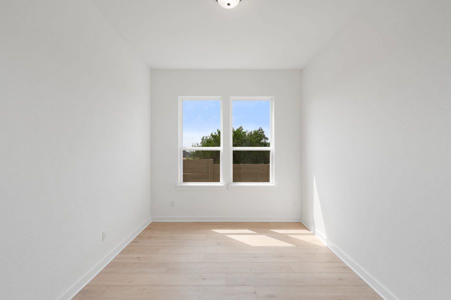 Spacious, unfurnished interior of a new home in Wolf Ranch, Georgetown (Image 23).