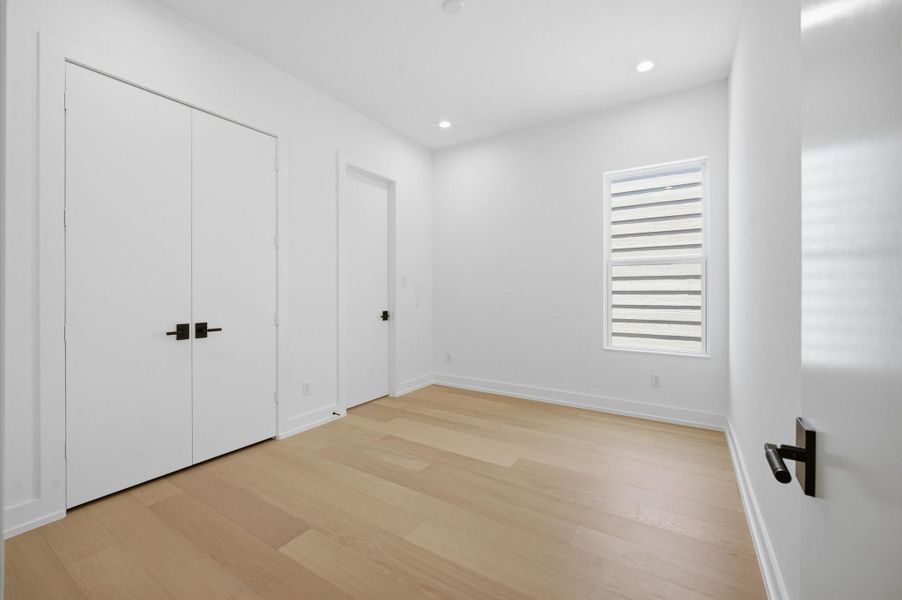 Spacious, unfurnished interior of a new home in , Houston (Image 20).