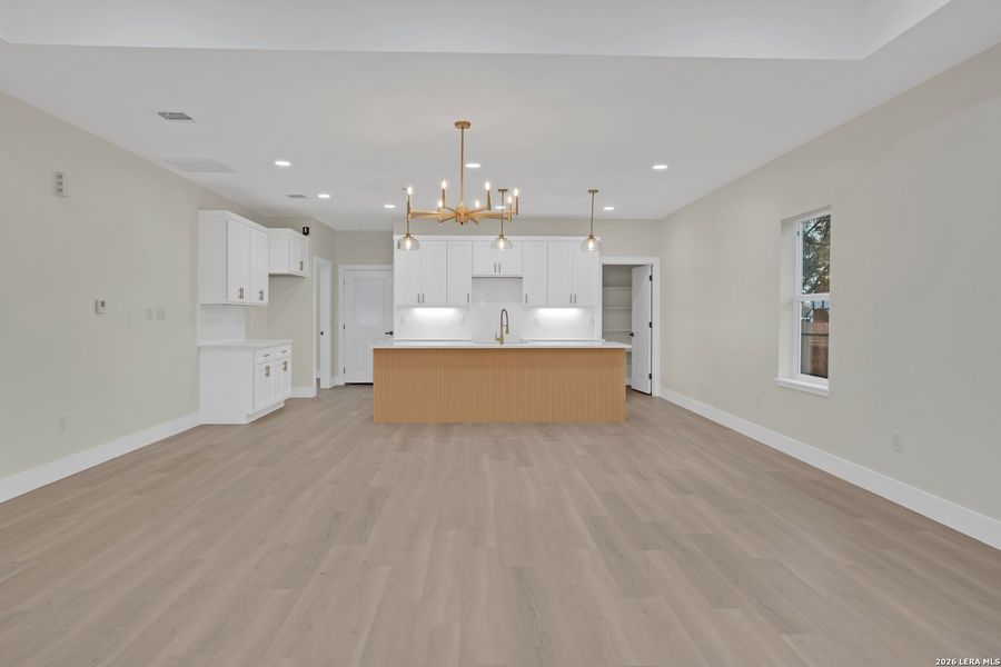 Spacious, unfurnished interior of a new home in , San Antonio (Image 8).