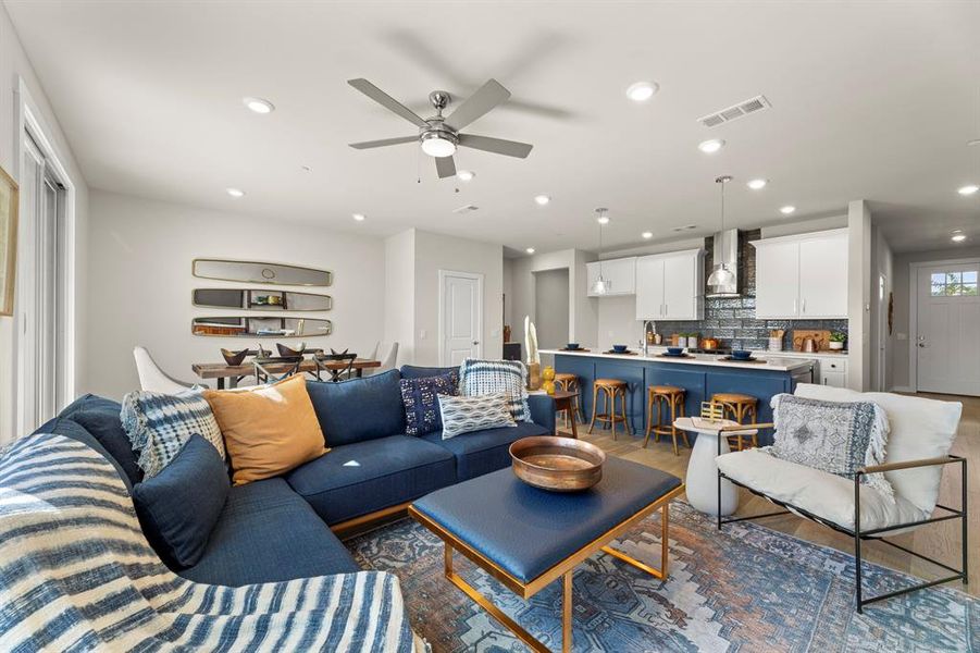 9015 Indianola_2540_Coral_Family (2) 9015 Indianola_2540_Coral_Family (2)