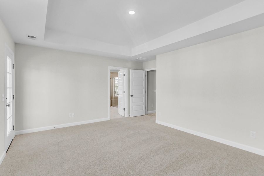 Spacious, unfurnished interior of a new home in Six Oaks, Summerville (Image 46).