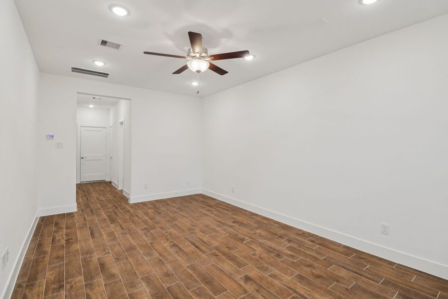 Spacious, unfurnished interior of a new home in Kresston, Montgomery (Image 29).