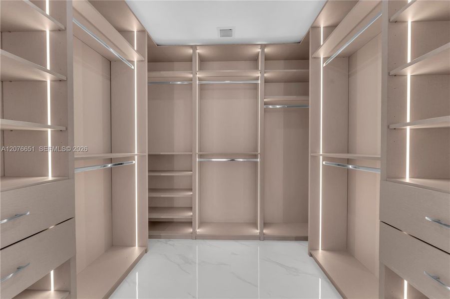 Image 36 of a home in .