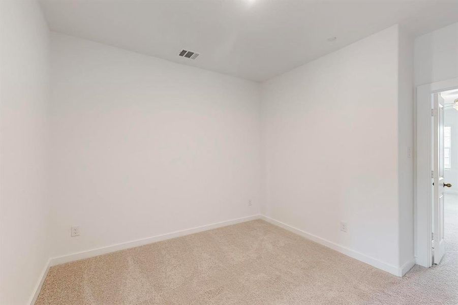 Spacious, unfurnished interior of a new home in Solterra Texas, Mesquite (Image 27).