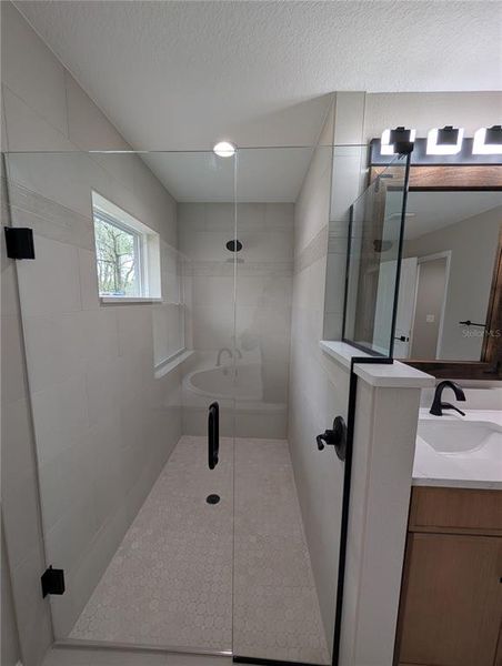 Close-up of interior finishes inside a home in , Dunnellon (Image 12).