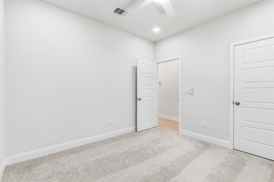Spacious, unfurnished interior of a new home in , San Antonio (Image 25).
