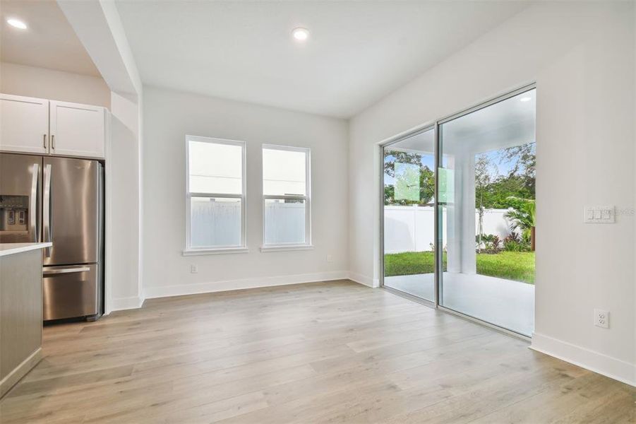 Spacious, unfurnished interior of a new home in , Tampa (Image 9).