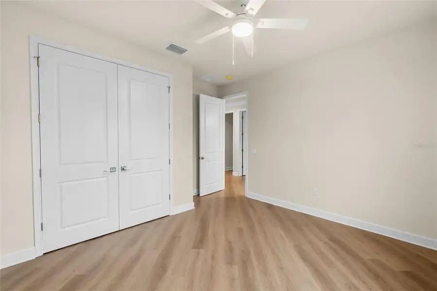 Spacious, unfurnished interior of a new home in , Tarpon Springs (Image 43).