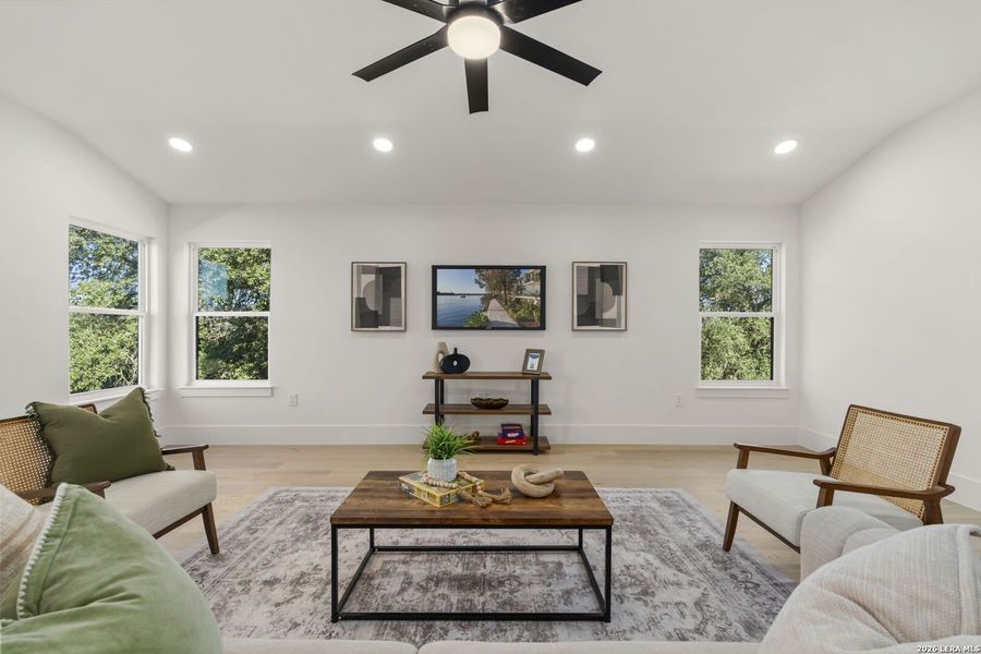 Furnished interior view inside a new home in , Bandera (Image 18).