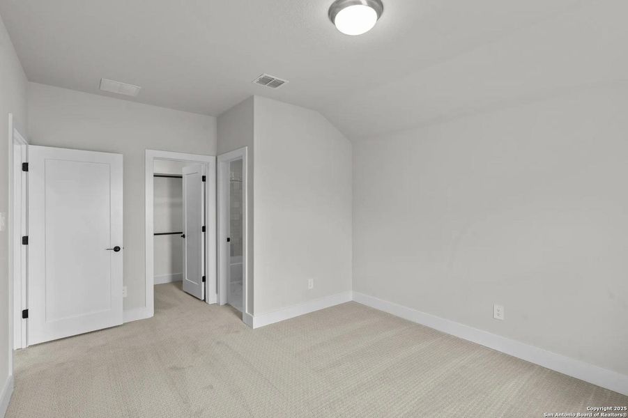 Spacious, unfurnished interior of a new home in Esperanza - 70', Boerne (Image 17).