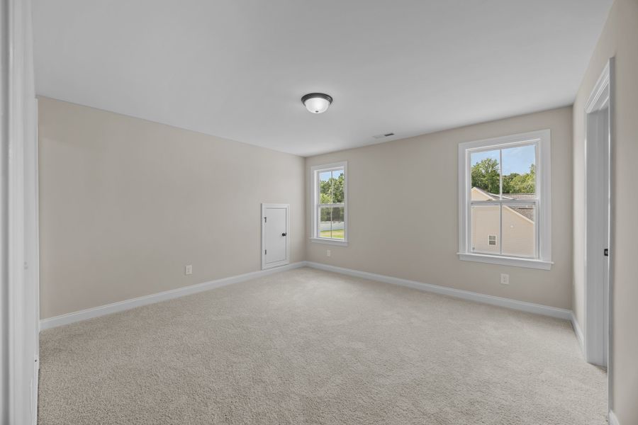 Spacious, unfurnished interior of a new home in Laurel Oaks, Greenville (Image 50).
