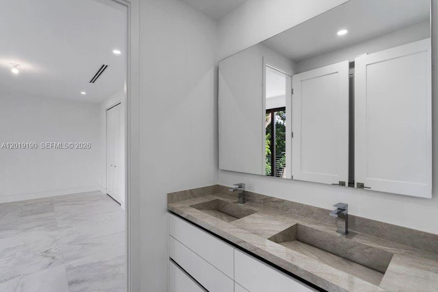 Image 34 of a home in .
