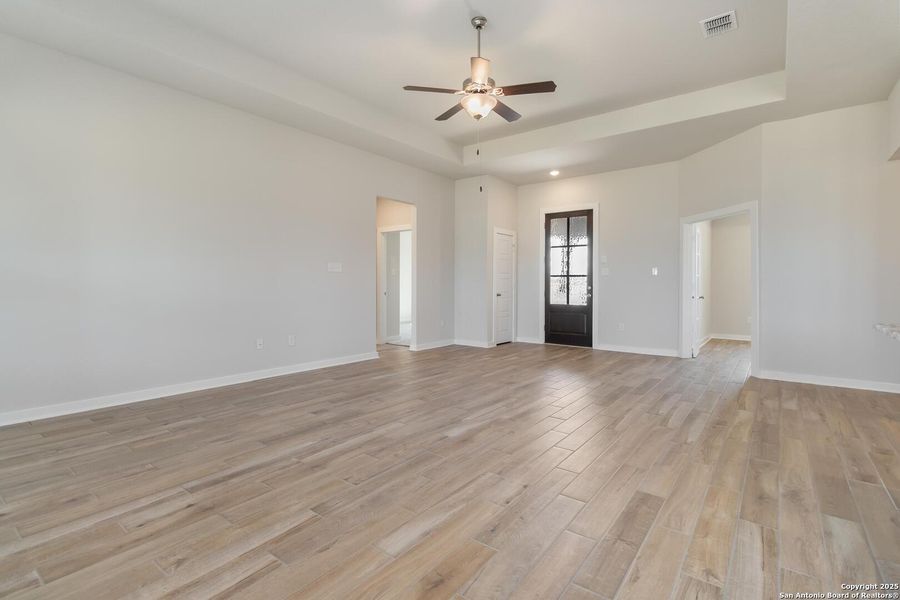Spacious, unfurnished interior of a new home in Bonita Vista, Pleasanton (Image 28).