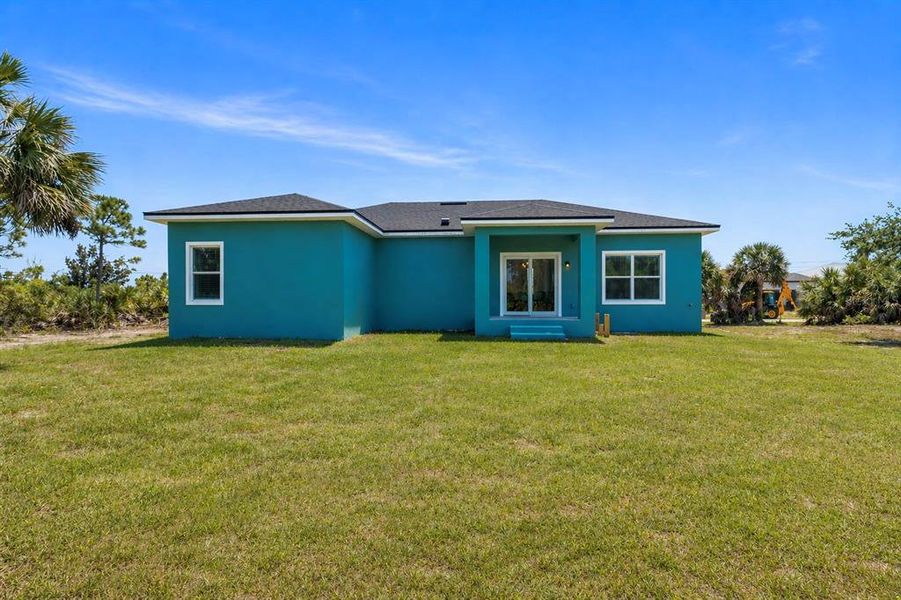 Exterior details and patio area of a home in , Port Charlotte (Image 4).