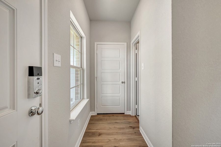 Spacious, unfurnished interior of a new home in Park Place, New Braunfels (Image 16).