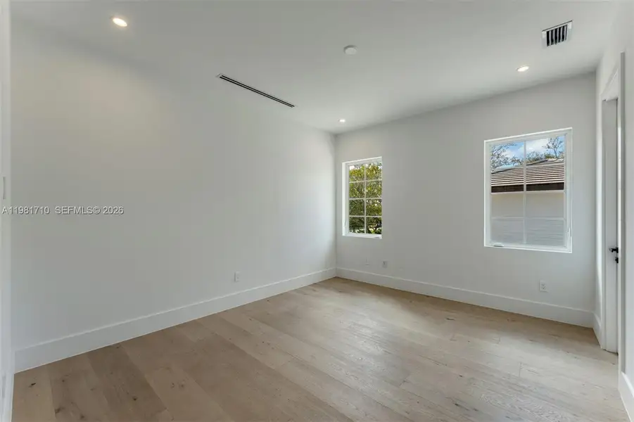 Spacious, unfurnished interior of a new home in , Palmetto Bay (Image 19).