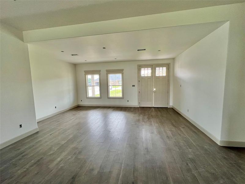 Spacious, unfurnished interior of a new home in , Angleton (Image 40).