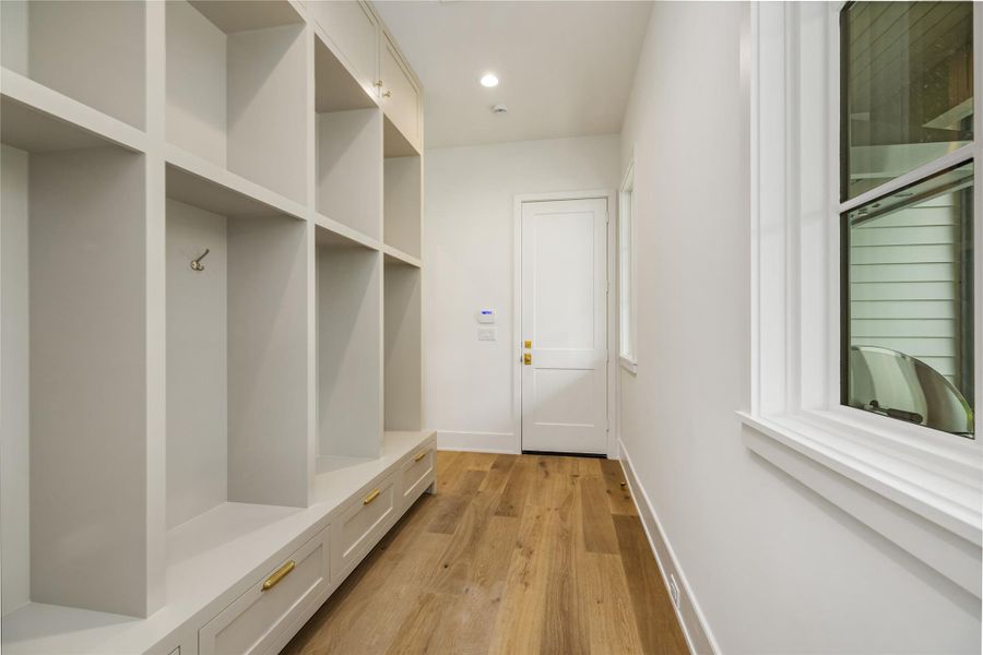 Spacious, unfurnished interior of a new home in , Houston (Image 24).