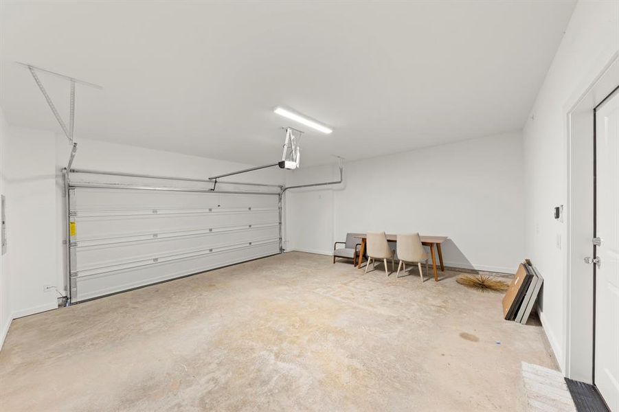 17_1833 Azalea_2283_Elm II_Garage