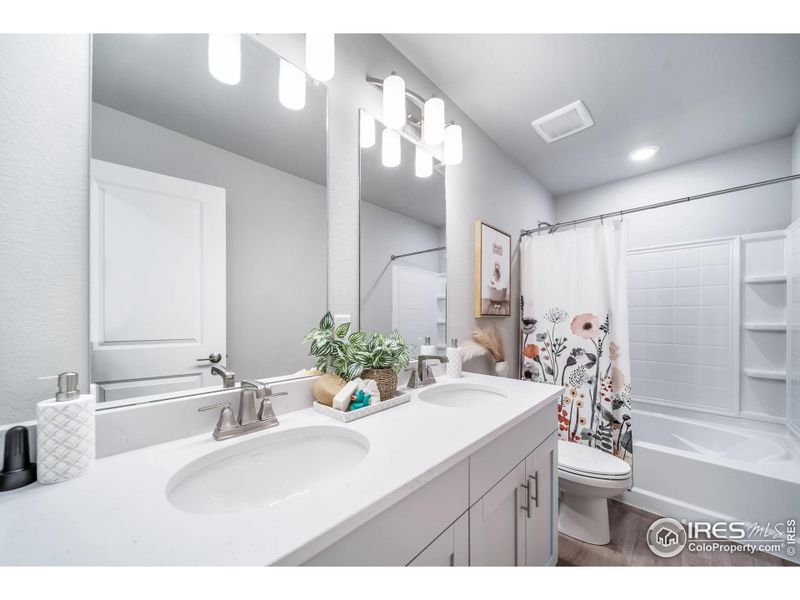 Furnished interior view inside a new home in Thompson River Ranch, Johnstown (Image 20).