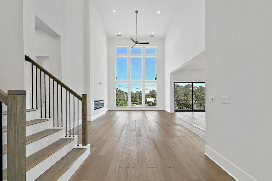 Spacious, unfurnished interior of a new home in Rough Hollow, Austin (Image 13).