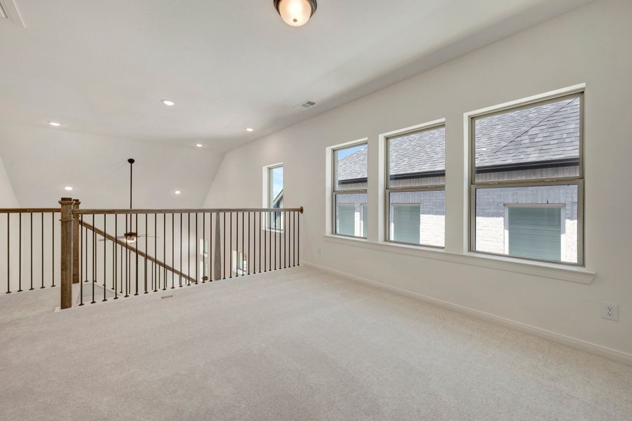 Spacious, unfurnished interior of a new home in Mantua Point Gardens, Van Alstyne (Image 17).