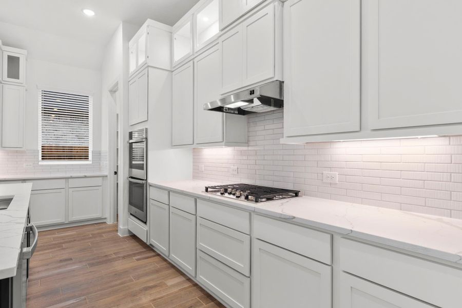 Furnished interior view inside a new home in Blue Heron, Mont Belvieu (Image 8).