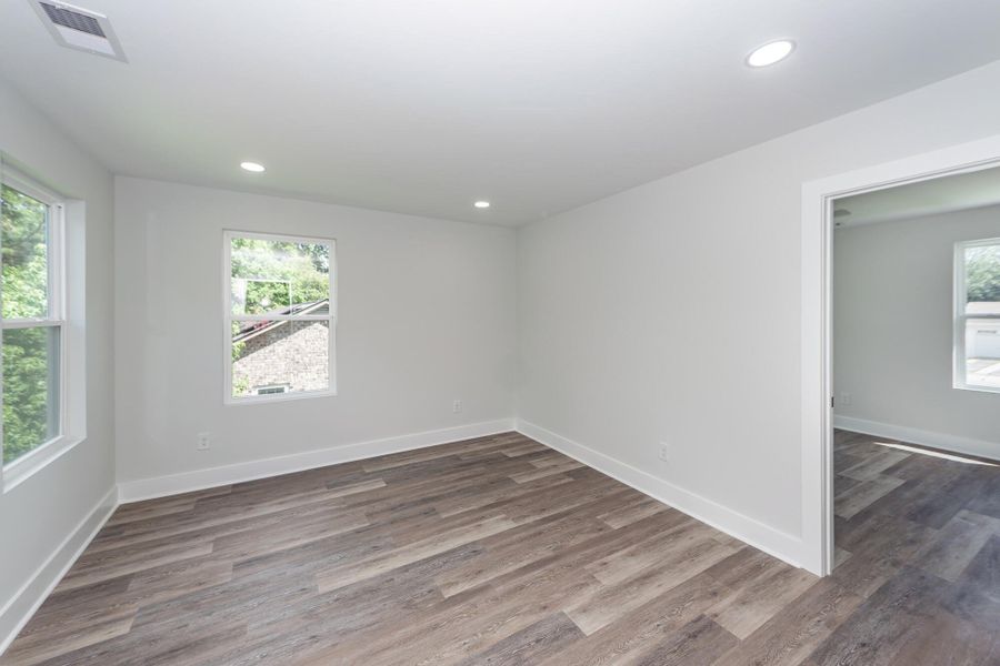 Spacious, unfurnished interior of a new home in , Hanahan (Image 29).