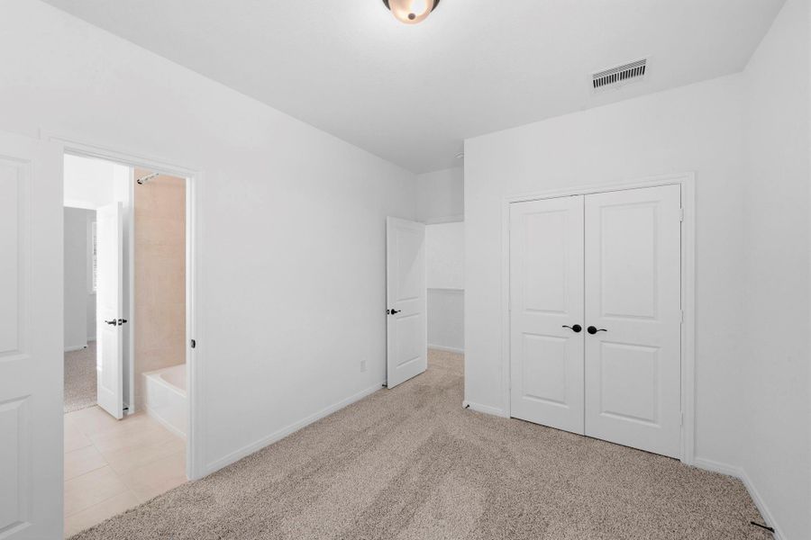 Spacious, unfurnished interior of a new home in Woodforest, Montgomery (Image 23).