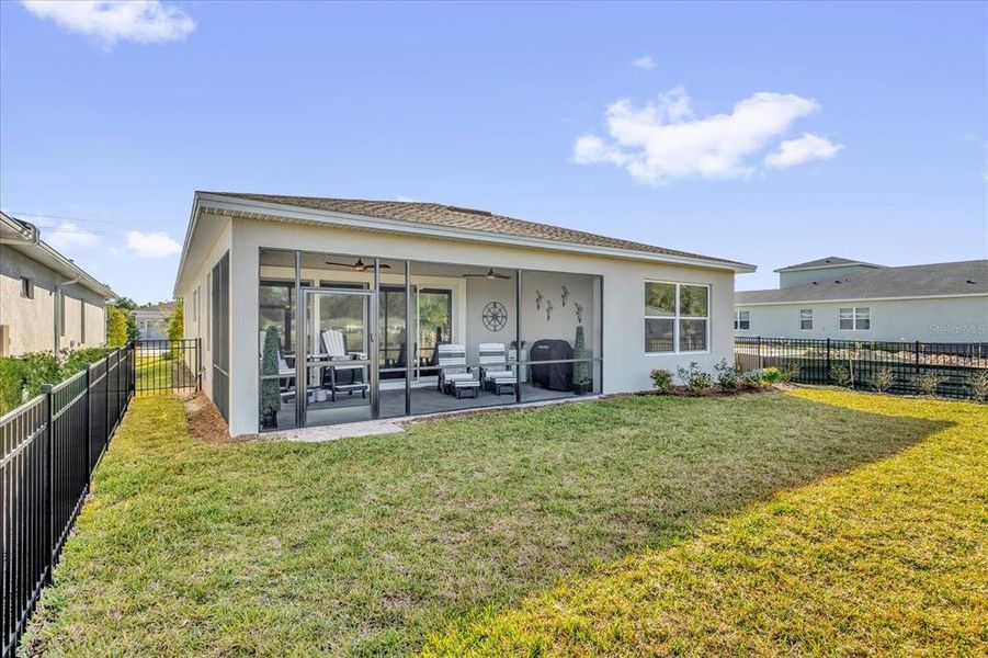 Exterior details and patio area of a home in , Deland (Image 3).