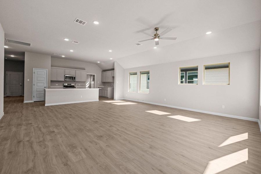 Spacious, unfurnished interior of a new home in Trinity Ranch, Elgin (Image 15).