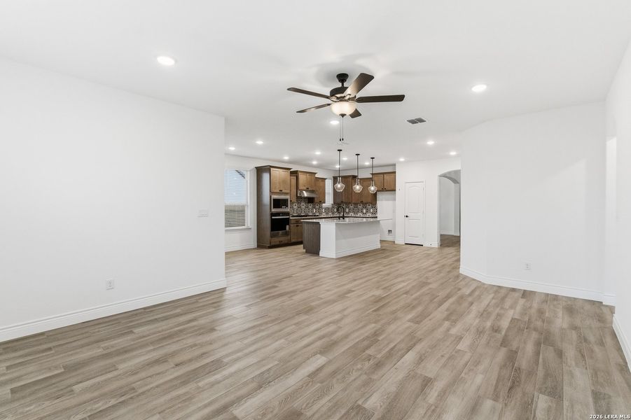 Spacious, unfurnished interior of a new home in Davis Ranch, San Antonio (Image 26).
