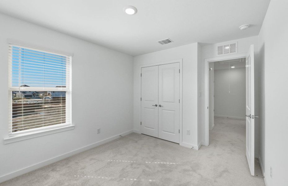 Spacious, unfurnished interior of a new home in Santa Rita Ranch, Liberty Hill (Image 19).