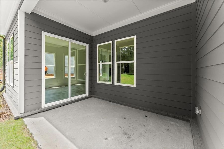 Exterior details and patio area of a home in Hillgrove Preserve, Powder Springs (Image 4).