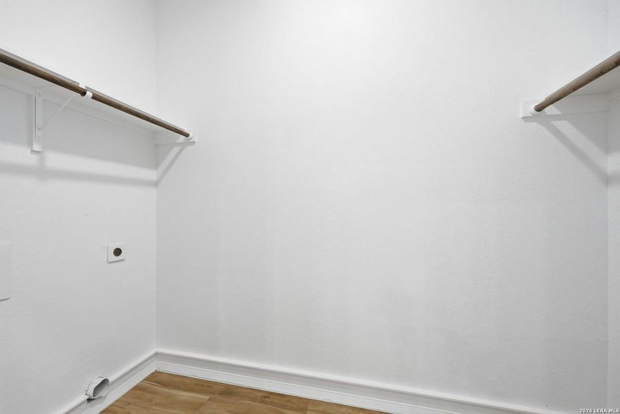 Spacious, unfurnished interior of a new home in , Atascosa (Image 27).