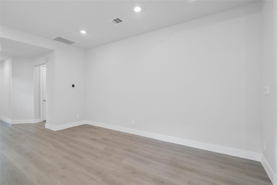 Spacious, unfurnished interior of a new home in Madeley Creek, Conroe (Image 36). Spacious, unfurnished interior of a new home in Madeley Creek, Conroe (Image 36).