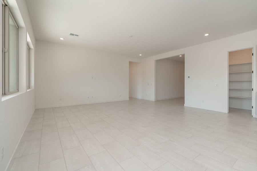Spacious, unfurnished interior of a new home in Soleo, San Tan Valley (Image 11). Spacious, unfurnished interior of a new home in Soleo, San Tan Valley (Image 11).